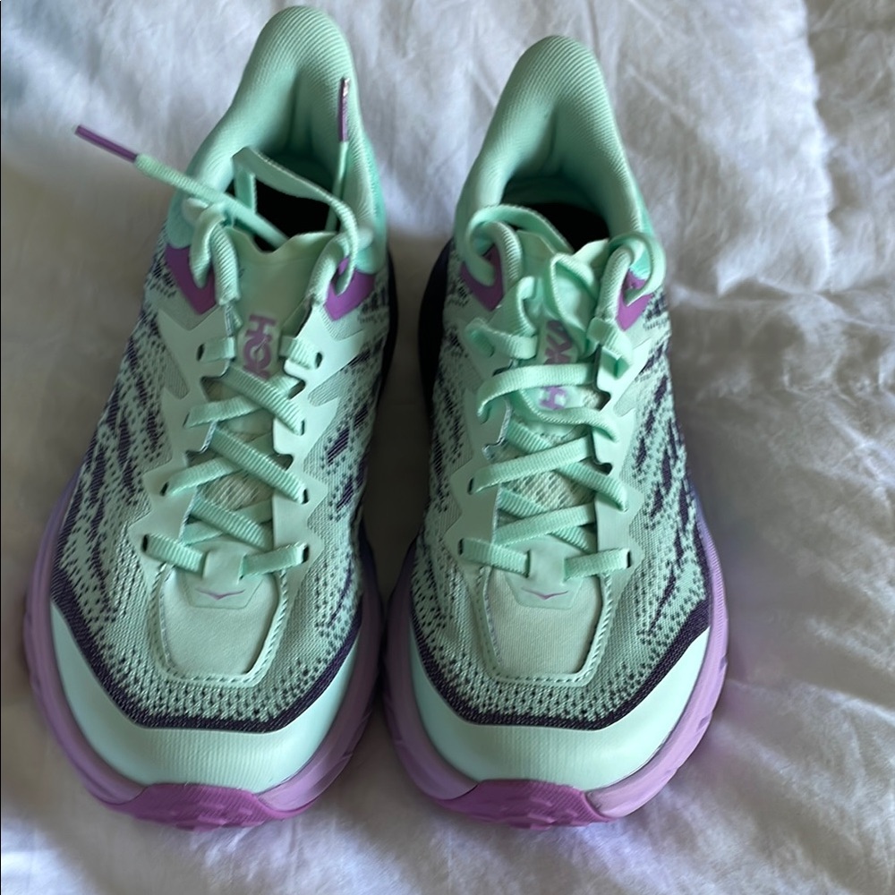 Hoka Speed Goat 5 in Sunlit Ocean/Night Sky color.